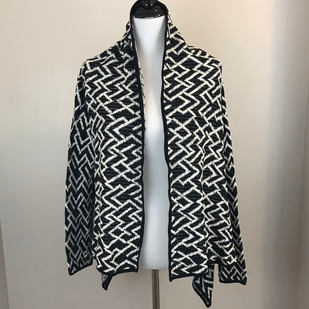 Forever 21 Black & Cream Geometric Cardigan - L